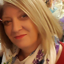 Karen - Urbansocial.com Member