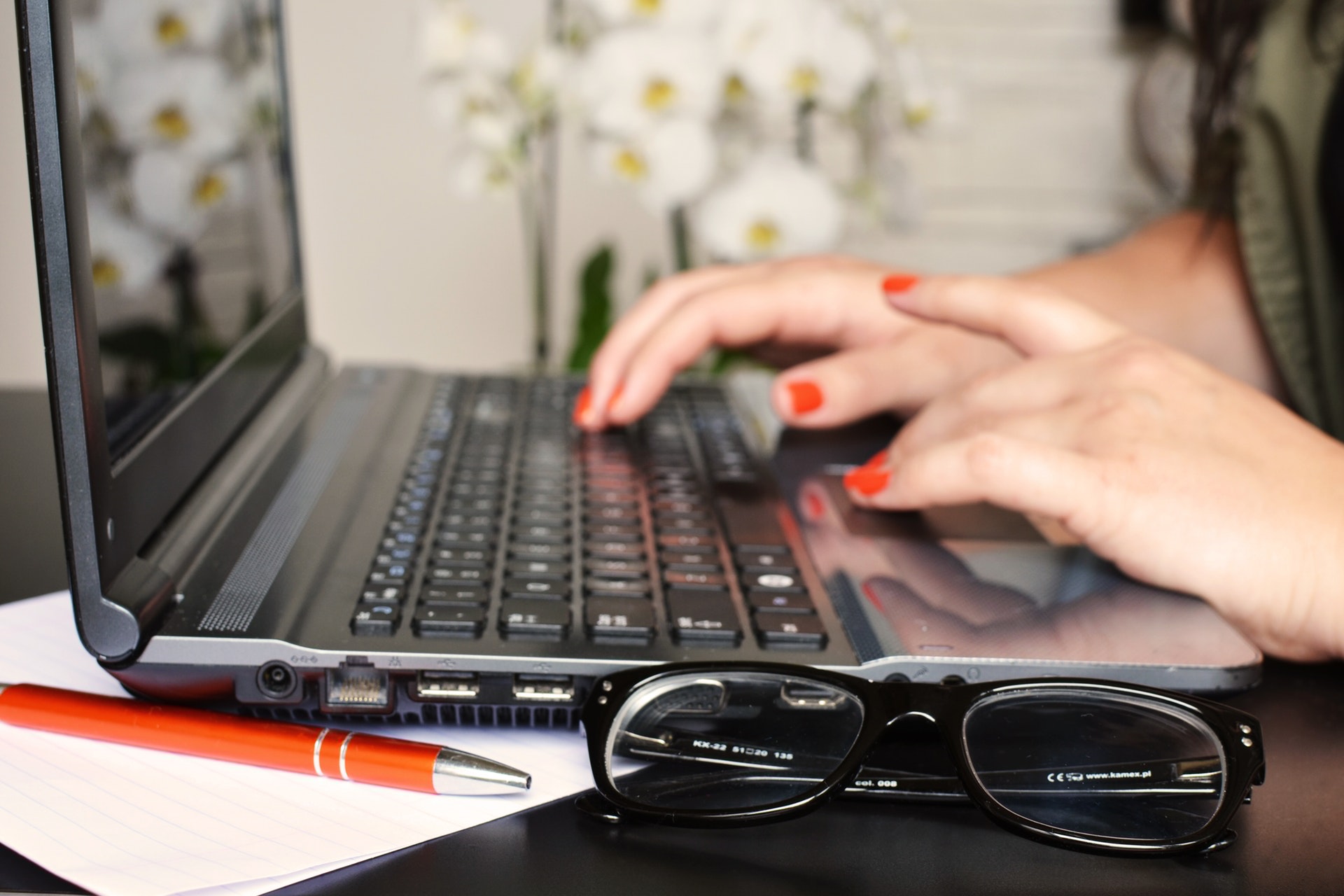 How to Spot Fake Online Dating Profiles | Urban Social Blog