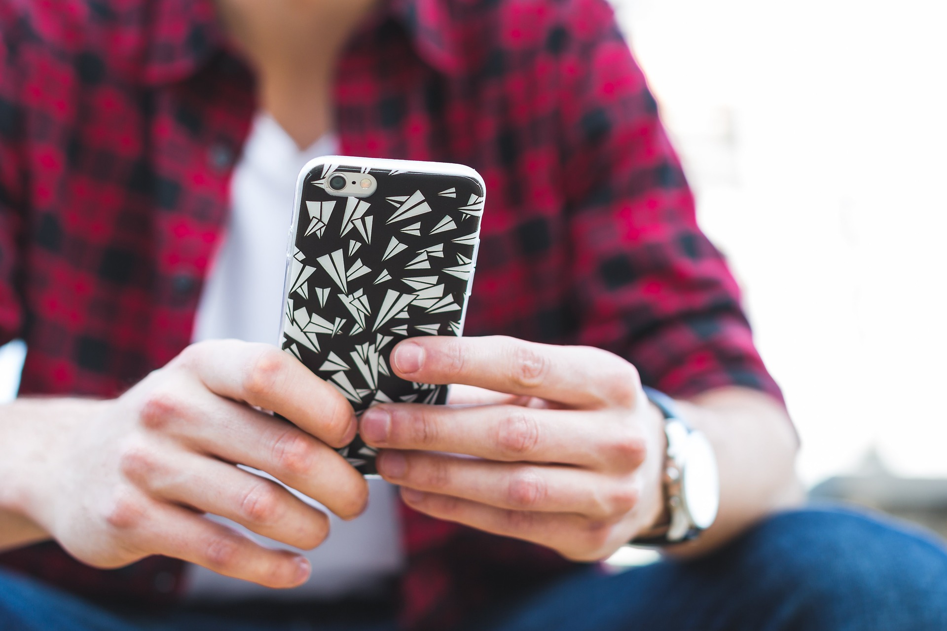 5 Online Dating Tips for Guys Who Are Home Alone on a Friday Night