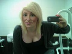 Nicolle17's profile image